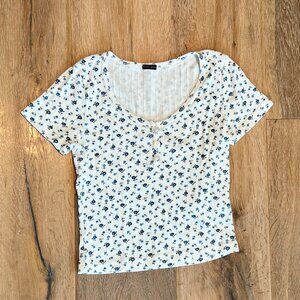 Brandy Melville Zelly 3 Button Crop Top Floral White & Blue